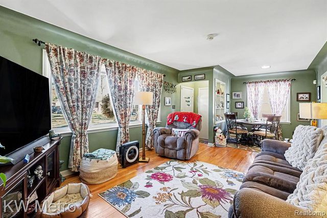 311 Pioneer Drive, Pontiac, MI 48341