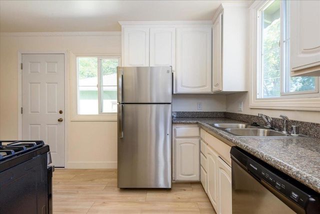 1702 Woodside Road, Redwood City, CA 94061