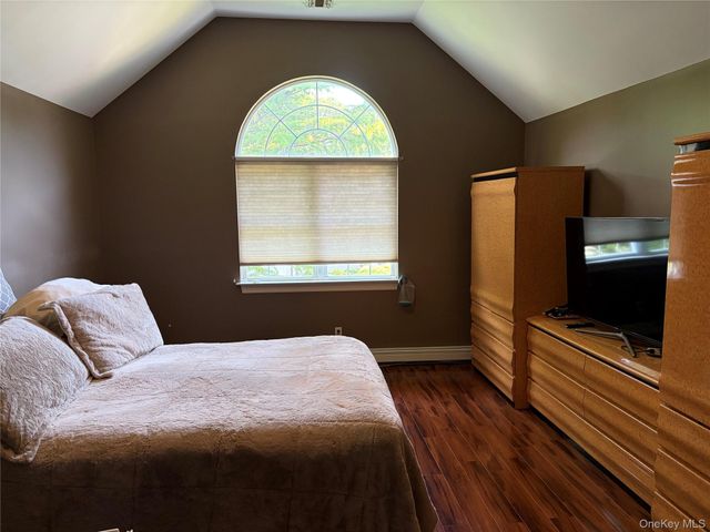 108 Michaels Way, Holbrook, NY 11741