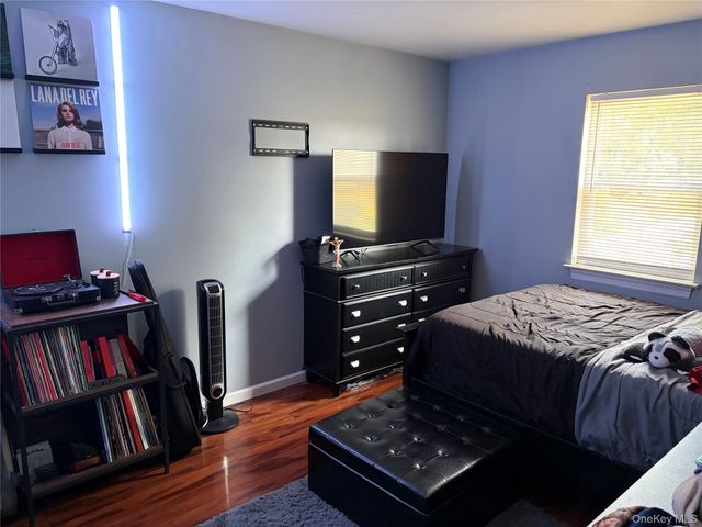 108 Michaels Way, Holbrook, NY 11741