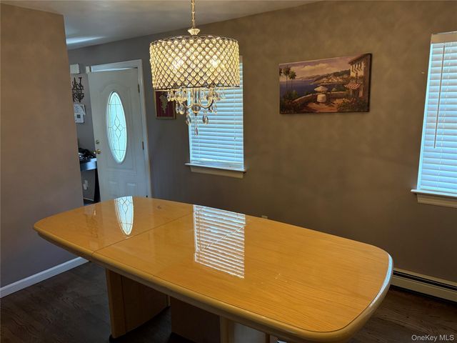 108 Michaels Way, Holbrook, NY 11741