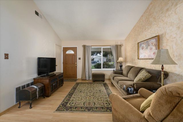 2608 Mackinaw Way, Sacramento, CA 95826