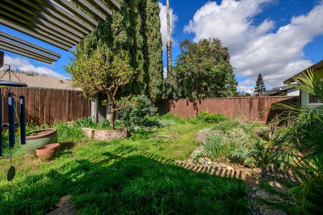 2608 Mackinaw Way, Sacramento, CA 95826