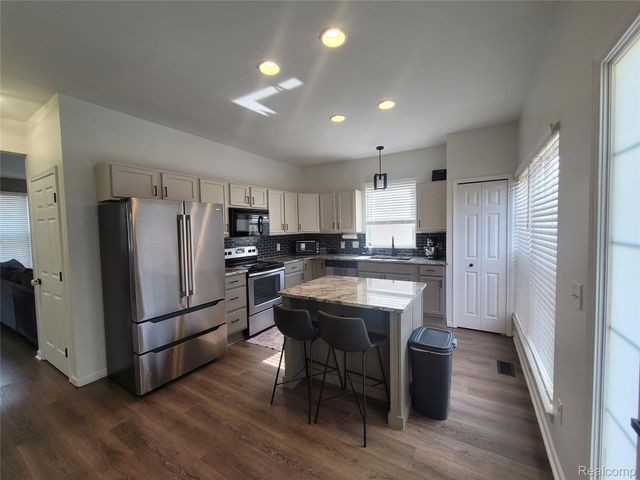 1816 Acorn Valley Drive, Howell, MI 48855