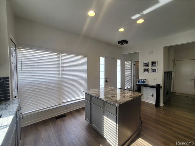 1816 Acorn Valley Drive, Howell, MI 48855