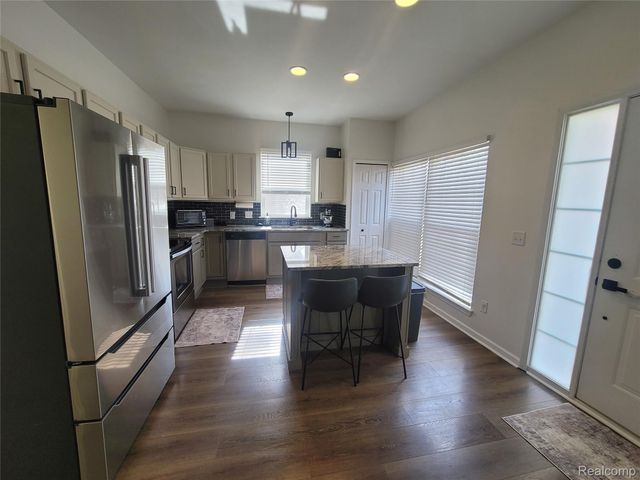 1816 Acorn Valley Drive, Howell, MI 48855