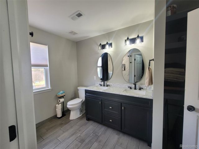 1816 Acorn Valley Drive, Howell, MI 48855