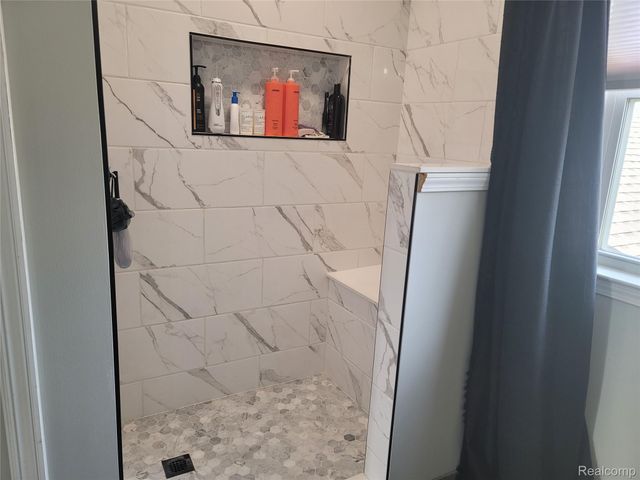 1816 Acorn Valley Drive, Howell, MI 48855