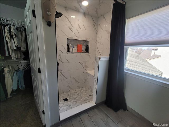 1816 Acorn Valley Drive, Howell, MI 48855