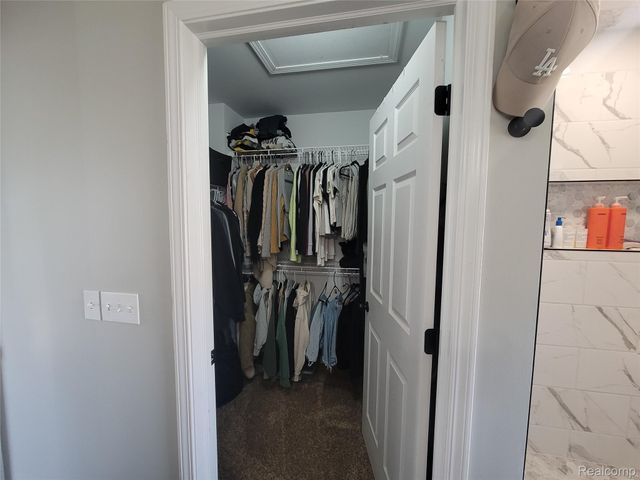 1816 Acorn Valley Drive, Howell, MI 48855