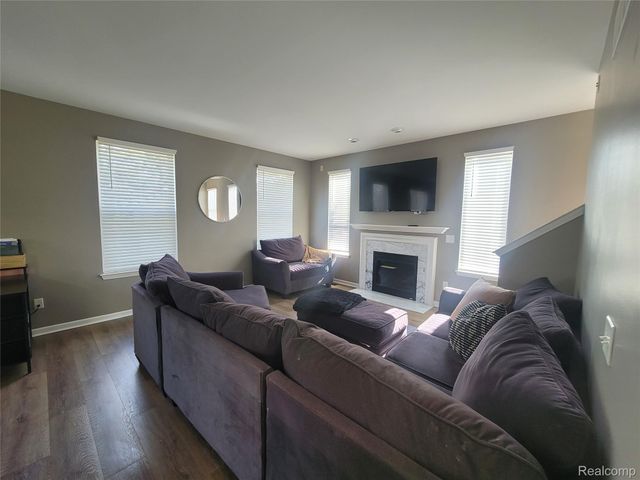 1816 Acorn Valley Drive, Howell, MI 48855