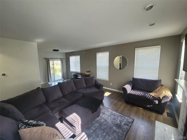 1816 Acorn Valley Drive, Howell, MI 48855