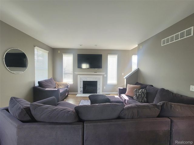 1816 Acorn Valley Drive, Howell, MI 48855