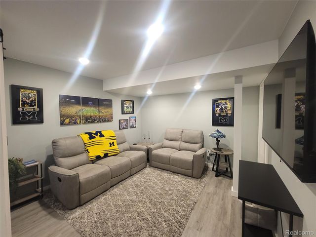 1816 Acorn Valley Drive, Howell, MI 48855