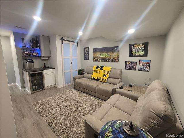 1816 Acorn Valley Drive, Howell, MI 48855