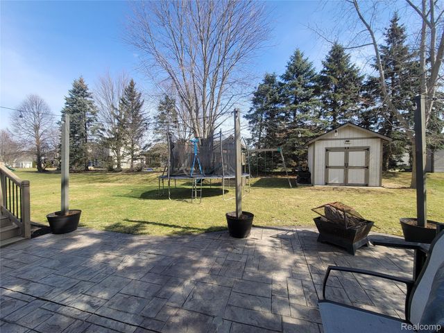 1816 Acorn Valley Drive, Howell, MI 48855