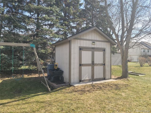 1816 Acorn Valley Drive, Howell, MI 48855