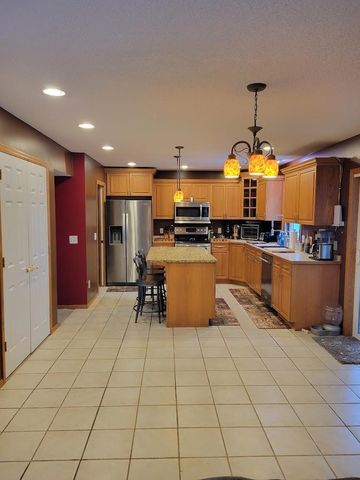 16267 Griffon Trail, Lakeville, MN 55044