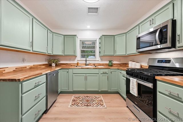 1612 N Delaware Place, Tulsa, OK 74110