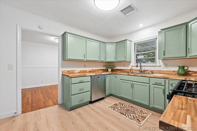 1612 N Delaware Place, Tulsa, OK 74110