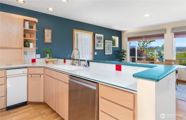 61 Robbins Road, Nordland, WA 98358