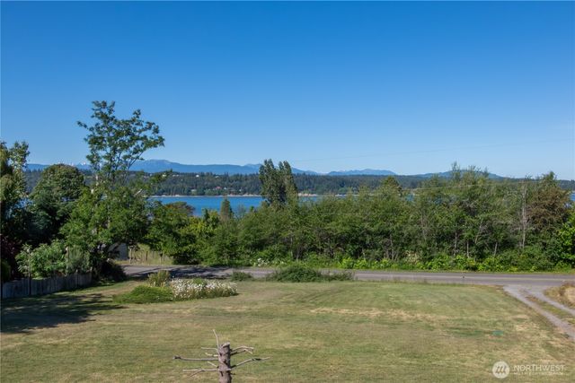 61 Robbins Road, Nordland, WA 98358