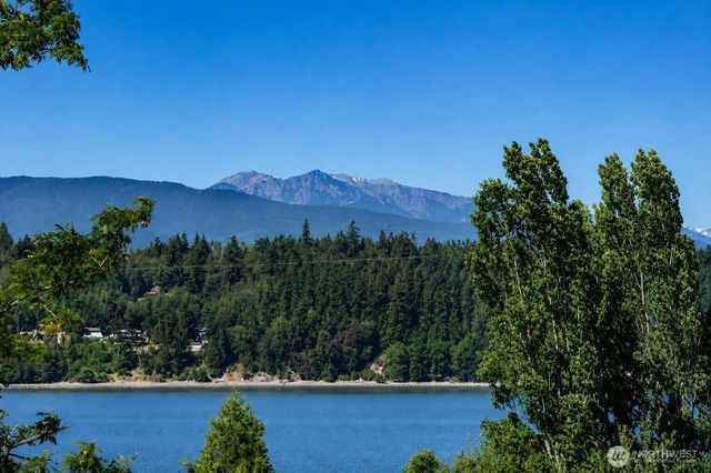 61 Robbins Road, Nordland, WA 98358
