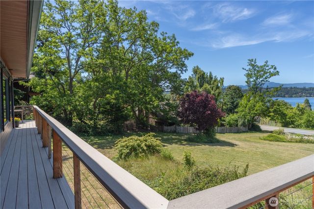 61 Robbins Road, Nordland, WA 98358