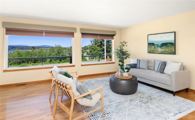 61 Robbins Road, Nordland, WA 98358