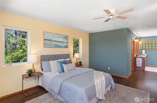 61 Robbins Road, Nordland, WA 98358