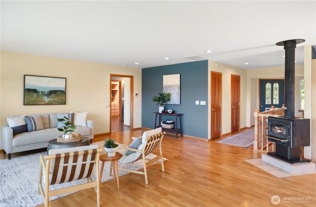 61 Robbins Road, Nordland, WA 98358