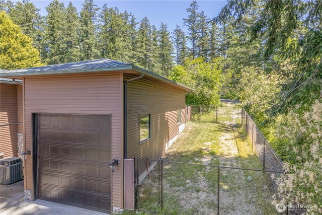 61 Robbins Road, Nordland, WA 98358
