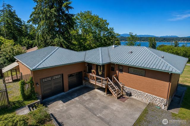 61 Robbins Road, Nordland, WA 98358