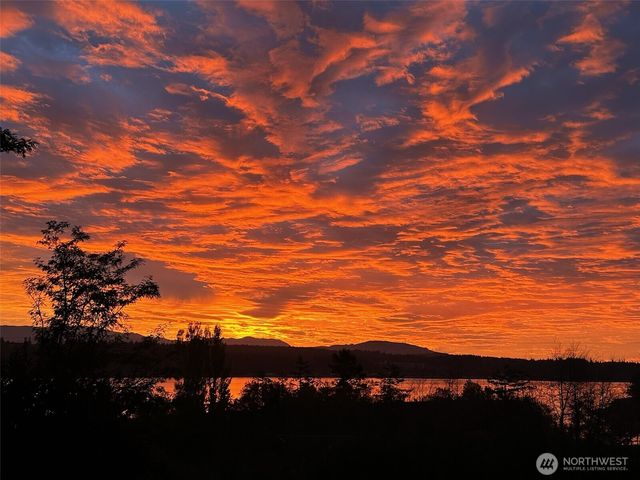 61 Robbins Road, Nordland, WA 98358