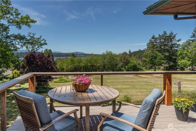 61 Robbins Road, Nordland, WA 98358