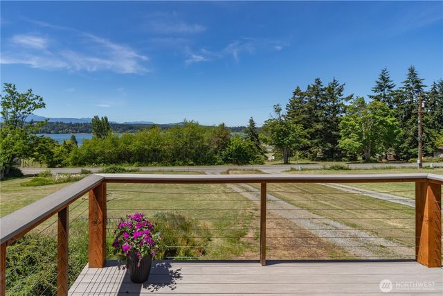61 Robbins Road, Nordland, WA 98358