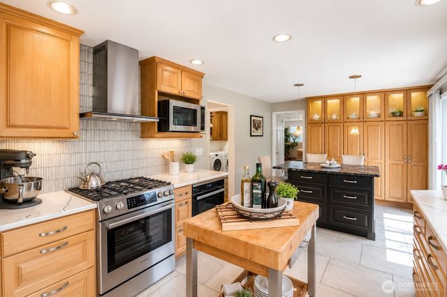 8614 Zircon Drive SW, Lakewood, WA 98498