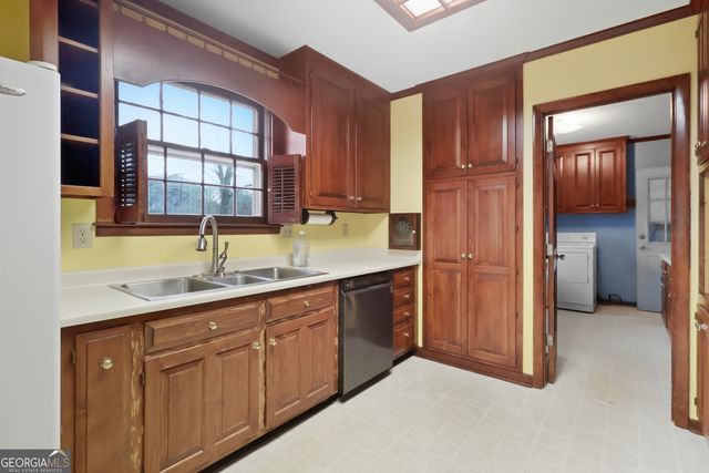 41 Brooks Street, Royston, GA 30662