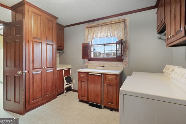 41 Brooks Street, Royston, GA 30662