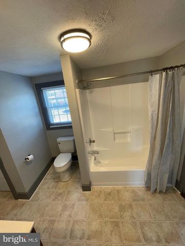 2305 W MARKET ST, York, PA 17404