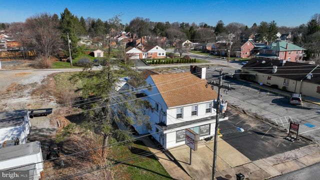2305 W MARKET ST, York, PA 17404