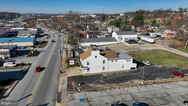 2305 W MARKET ST, York, PA 17404