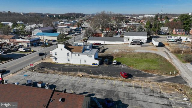 2305 W MARKET ST, York, PA 17404