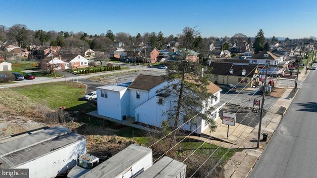 2305 W MARKET ST, York, PA 17404