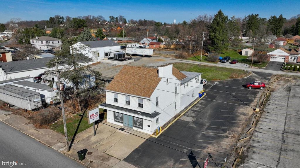 2305 W MARKET ST, York, PA 17404
