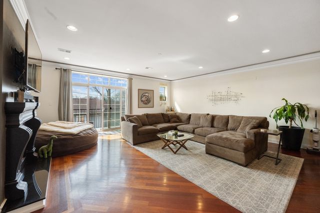 4755 N Kilbourn Avenue 3C, Chicago, IL 60630