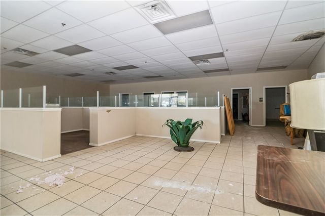 2123 W Martin Luther King Jr Boulevard, Fayetteville, AR 72701