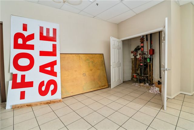 2123 W Martin Luther King Jr Boulevard, Fayetteville, AR 72701