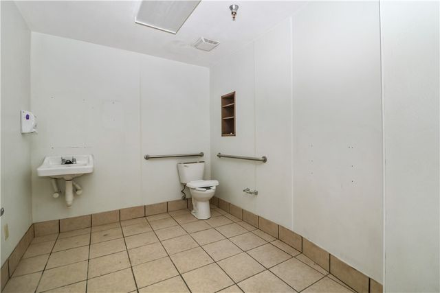 2123 W Martin Luther King Jr Boulevard, Fayetteville, AR 72701