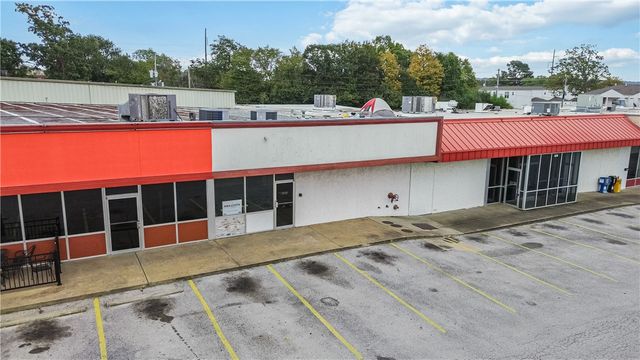 2123 W Martin Luther King Jr Boulevard, Fayetteville, AR 72701